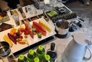 杭州可以兼职的酒吧招聘商务接待,是否需要轮班或者加班？