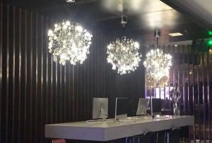杭州西湖区西湖街道附近酒吧招聘现场DJ,交五险一金吗？