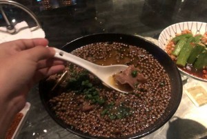 杭州钱塘区下沙街道附近酒吧招聘女服务生,上班有什么要求