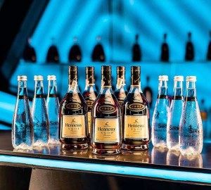 杭州钱塘区新湾街道附近酒吧招聘现场DJ,上班需要喝酒吗？