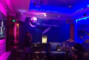 杭州日薪高的夜场ktv招聘商务迎宾,工作环境和氛围如何？