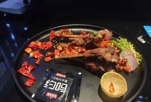 饭店招聘配菜文案简短（饭店寻求烹饪助手：简短招募启事）