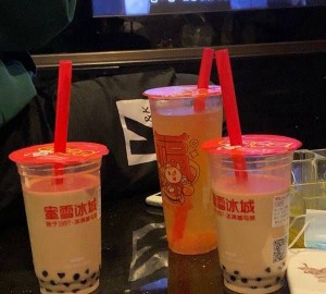 杭州中低档夜总会招聘商务礼仪,有没有年龄限制_